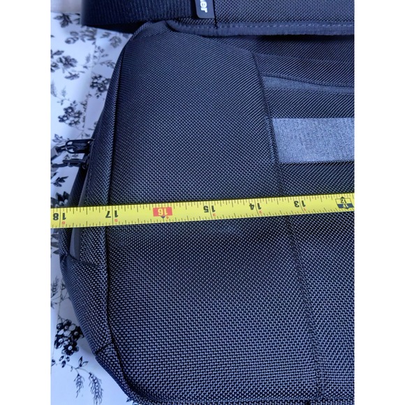 Aer Black Laptop Carry Spacious Bag 17" X 13" - Picture 8 of 10